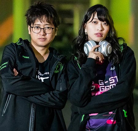 プロゲーマー・ふ~どと妻・倉持由香のツーショット画像