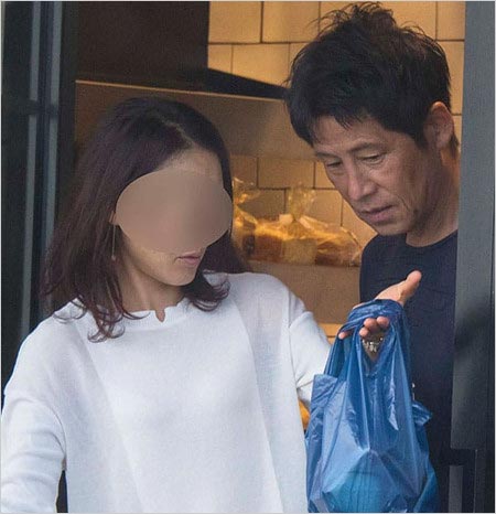 元サッカー日本代表監督・西野朗と浮気相手?のツーショット画像
