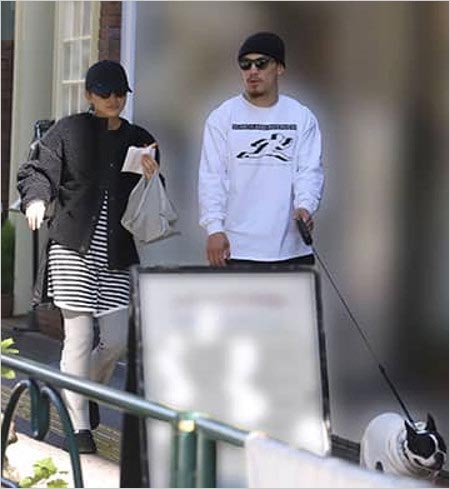 川口春奈と矢地祐介選手のお泊り愛、散歩デート画像
