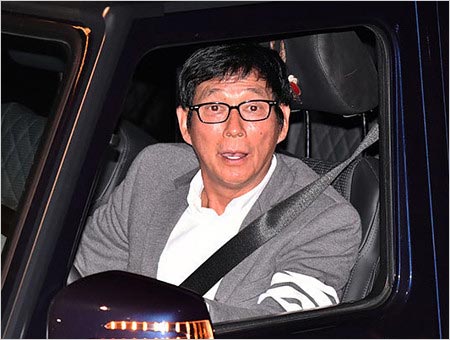 激励会に出席の明石家さんま