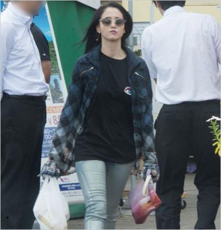 沢尻エリカがサービスエリアで不審な行動、プライベート画像