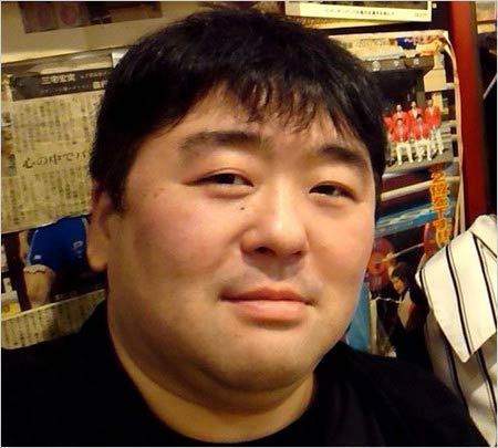 須藤公一が欅坂46キャプテンに問題発言? キスや胸揉む宣言で批判殺到、ファンへの配慮欠き騒動に発展
