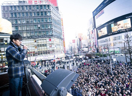 新宿ぺぺ広場登場のキムタク