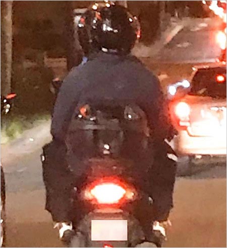 吉本実憂と歌手Jowのバイク2ケツ写真