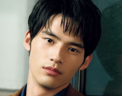 岡田健史が映画『ドクター・デスの遺産 BLACK FILE』で刑事役初挑戦