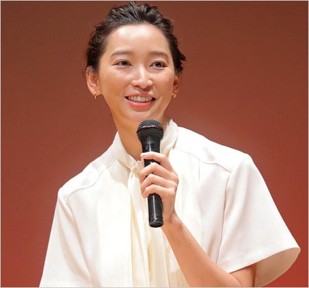 杏『文化プログラム参加促進シンポジウム』で結婚指輪を外した姿