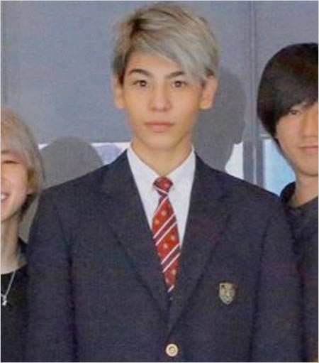 Snow Manラウールの学校制服姿の写真(エイベックス松浦勝人会長がツイッターに投稿)