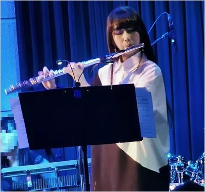 木村心美・Cocomiのフルート演奏姿