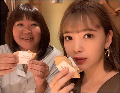 藤田ニコルと母親（ママるん）