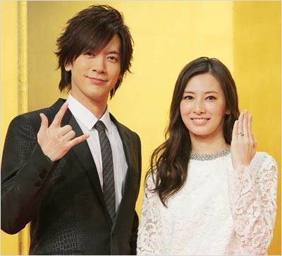 DAIGOと北川景子の結婚会見時のツーショット写真