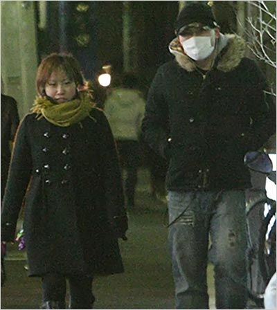 オードリー春日俊彰と妻クミコさんのデート写真(2008年にフライデー撮影)
