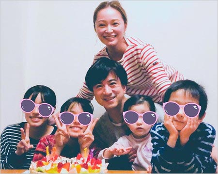市井紗耶香と現在の夫、子供たちの写真