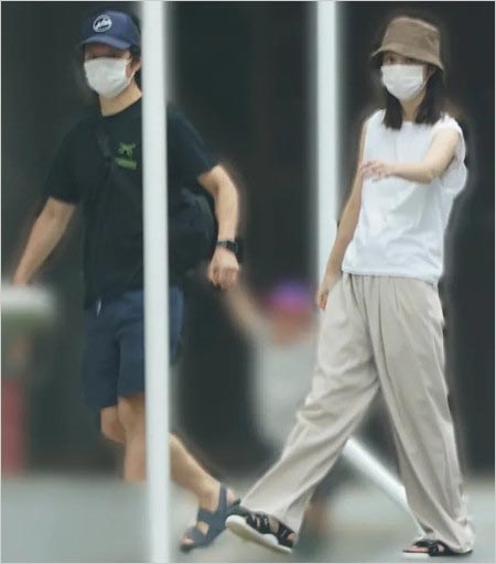 アンジャッシュ渡部建と佐々木希が子供連れて早朝散歩