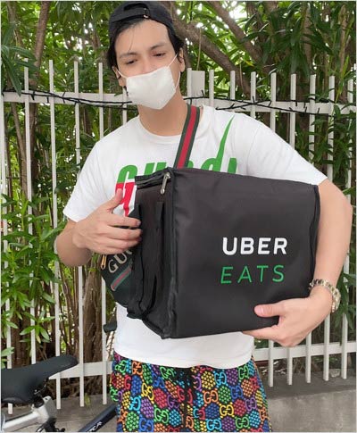 アレクサンダーがウーバーイーツでバイト開始