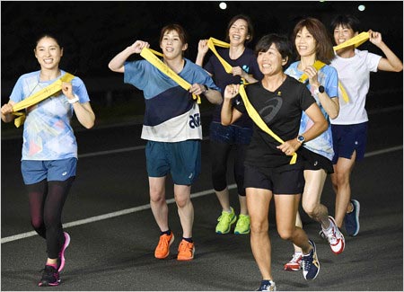 募金ランに参加の土屋太鳳・高橋尚子・松本薫・野口みずき・陣内貴美子・吉田沙保里