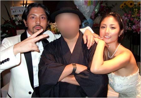 降谷建志 Megumiが仮面夫婦疑惑を払拭 結婚12年もラブラブ姿をフライデー報道 離婚危機の過去も良好な関係継続 今日の最新芸能ゴシップニュースサイト 芸トピ