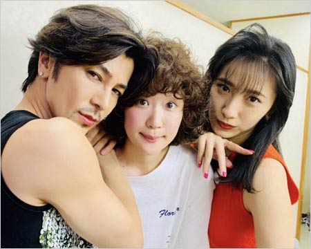 中田クルミ『凪のお暇』共演の黒木華＆武田真治との写真