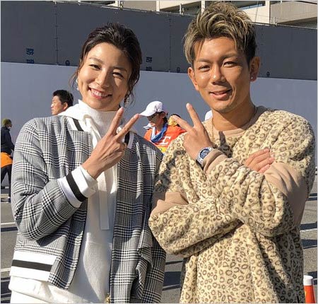 皇治選手と青木愛の2ショット