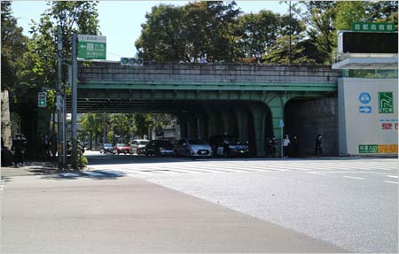 伊藤健太郎がひき逃げ事件を起こした外苑西通り・外苑橋交差点