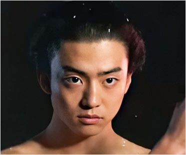 伊藤健太郎・両国花錦闘士のヴィジュアル