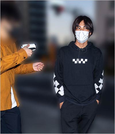 神尾楓珠が週刊文春の取材を受ける姿