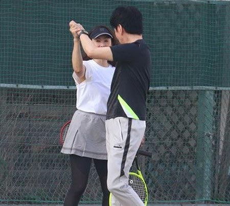 河野景子が再婚相手のジャッキー・ウーとテニス