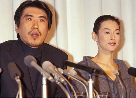 とんねるず石橋貴明と鈴木保奈美の結婚発表会見時の画像