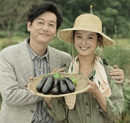 にじいろカルテ出演の佐々木希と井浦新