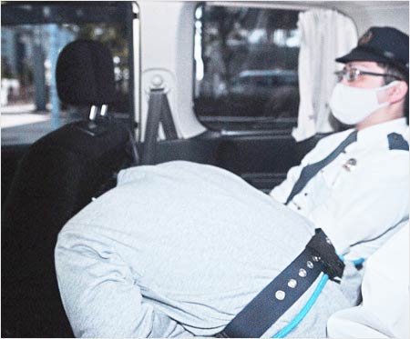 ワタナベマホト送検、逮捕後の画像