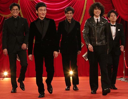 草彅剛と二宮和也が共演、日本アカデミー賞レッドカーペットを歩く画像