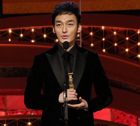 草彅剛が第44回日本アカデミー賞で最優秀主演男優賞を受賞