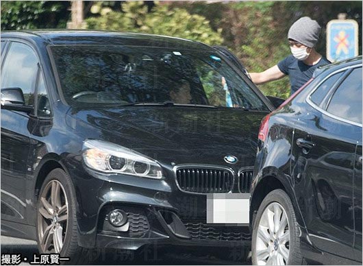 週刊新潮撮影の橋本健と今井絵理子の画像