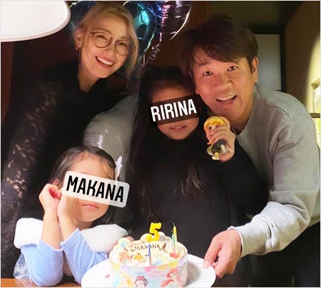 ユッキーナ&元夫フジモンと子供たちの家族写真