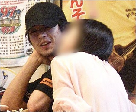 新田真剣佑に彼女A子がキス?沖縄旅行2ショット画像
