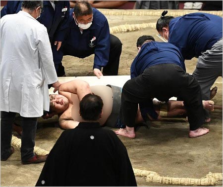 響龍が倒れた場面の画像