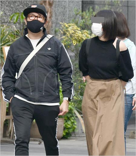 フライデーの有村昆と浮気相手Tの密会デート画像