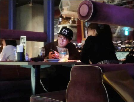 女性セブンの有村昆が不倫疑惑デート現場画像