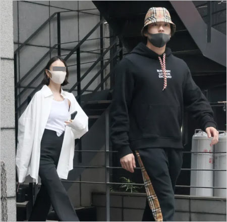 フライデーの新田真剣佑&彼女の元有名子役が銀座エルメスデート画像