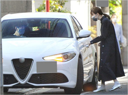 フライデーの岡田将生＆彼女・鈴木唯アナウンサーのデート画像