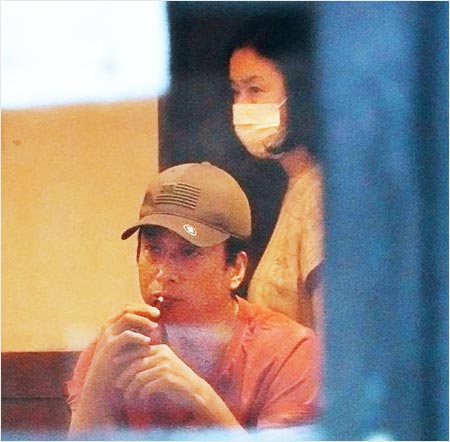 フライデーの椎名桔平と原田知世のデート写真