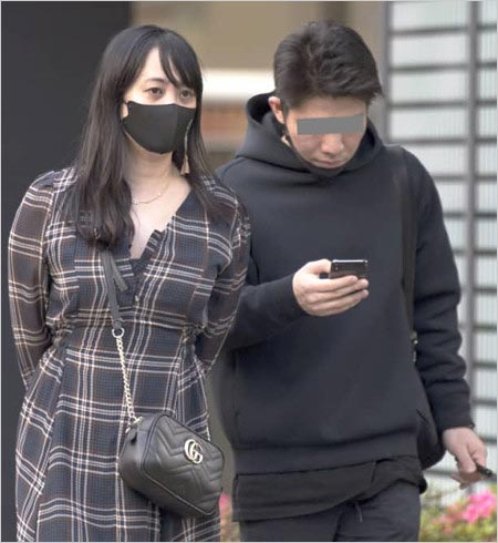 フライデーの脊山麻理子&年下恋人の顔画像