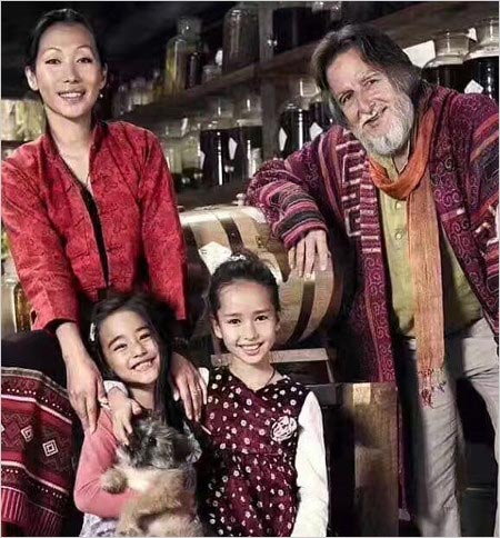 ヴァンダ・マーグラフ(李宛妲)の家族画像