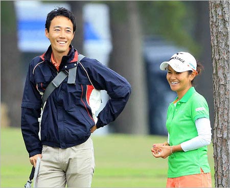 宮里藍と旦那・座親匠マネージャー兼通訳