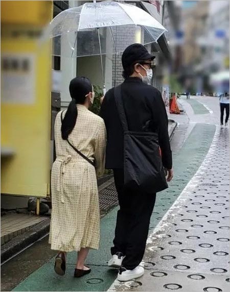 園都とリリー・フランキー相合い傘デート画像