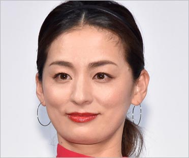 尾野真千子が再婚 結婚相手は沖縄の産業廃棄物処理会社社長で別居婚 Youtube動画で共演 馴れ初めや交際期間は 今日の最新芸能ゴシップニュースサイト 芸トピ