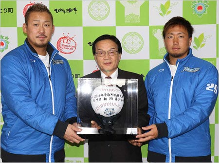 中田翔選手＆井口和朋投手「平取町応援大使」