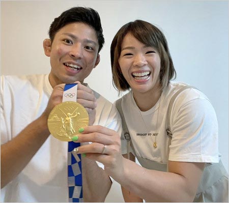 川井姉妹の姉・川井梨紗子と夫・金城希龍の2ショット画像