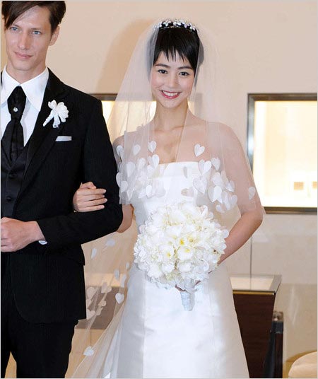 夏目三久アナのウェディングドレス姿の写真