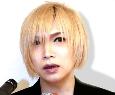 ゴールデンボンバー鬼龍院翔