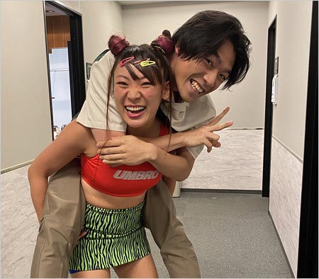 フワちゃんと伊沢拓司2ショット画像